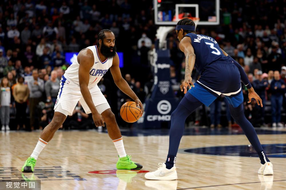 充满悬念的 充满悬念的